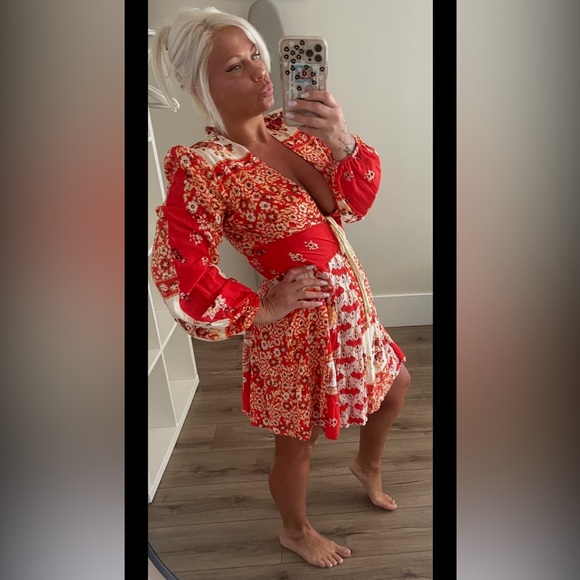 Meet your Posher, Crystal I buy a lot of clothes! - Picture 8 of 16